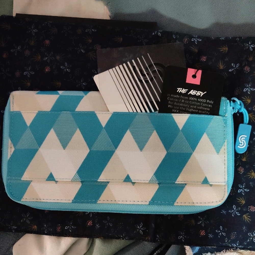 The Abby Aqha Blue and White Geometric Cloth Wallet